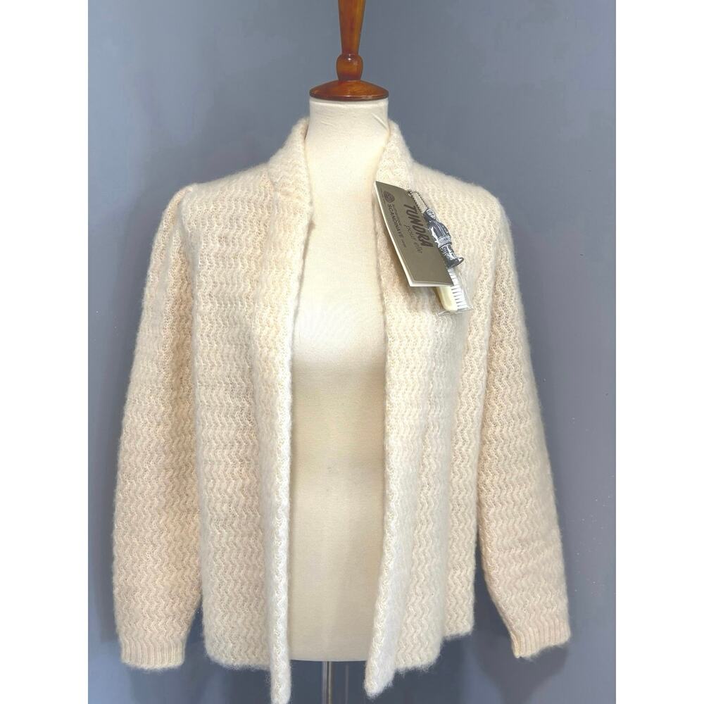 VTG Scandinavian Tundra Wool Knit Cardigan White Sweater Soft Neutral Size M